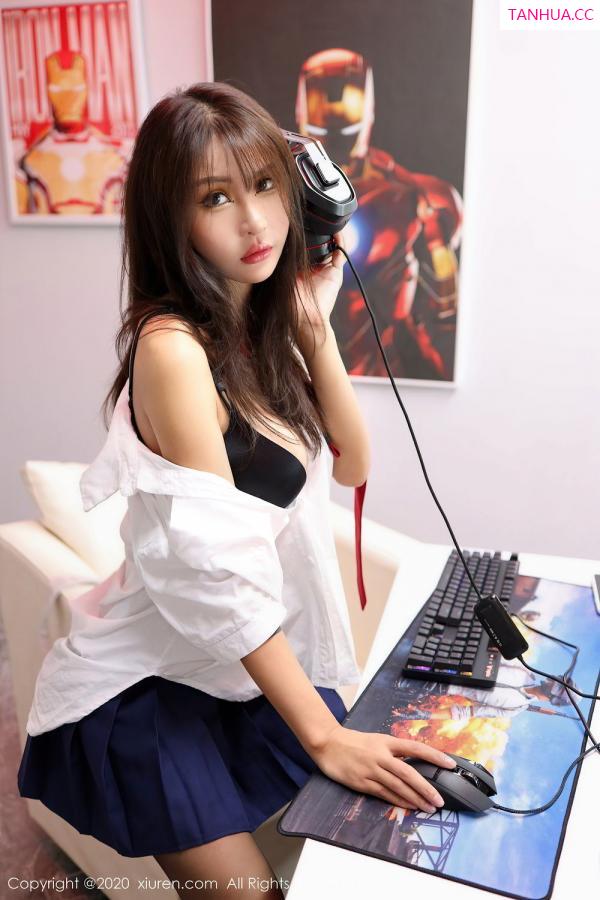 SOLO-尹菲  [XiuRen]高清写真图 2020.08.19 No.2461 Emily顾奈奈第20张图片